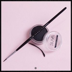 Hydra Liner in Grease & Six Twenty Brush